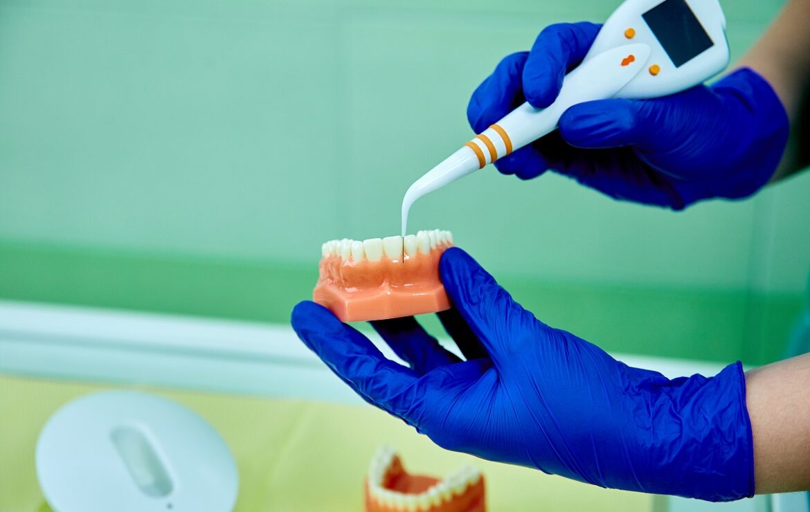 5 Denture Care Tips: Do’s and Don’ts
