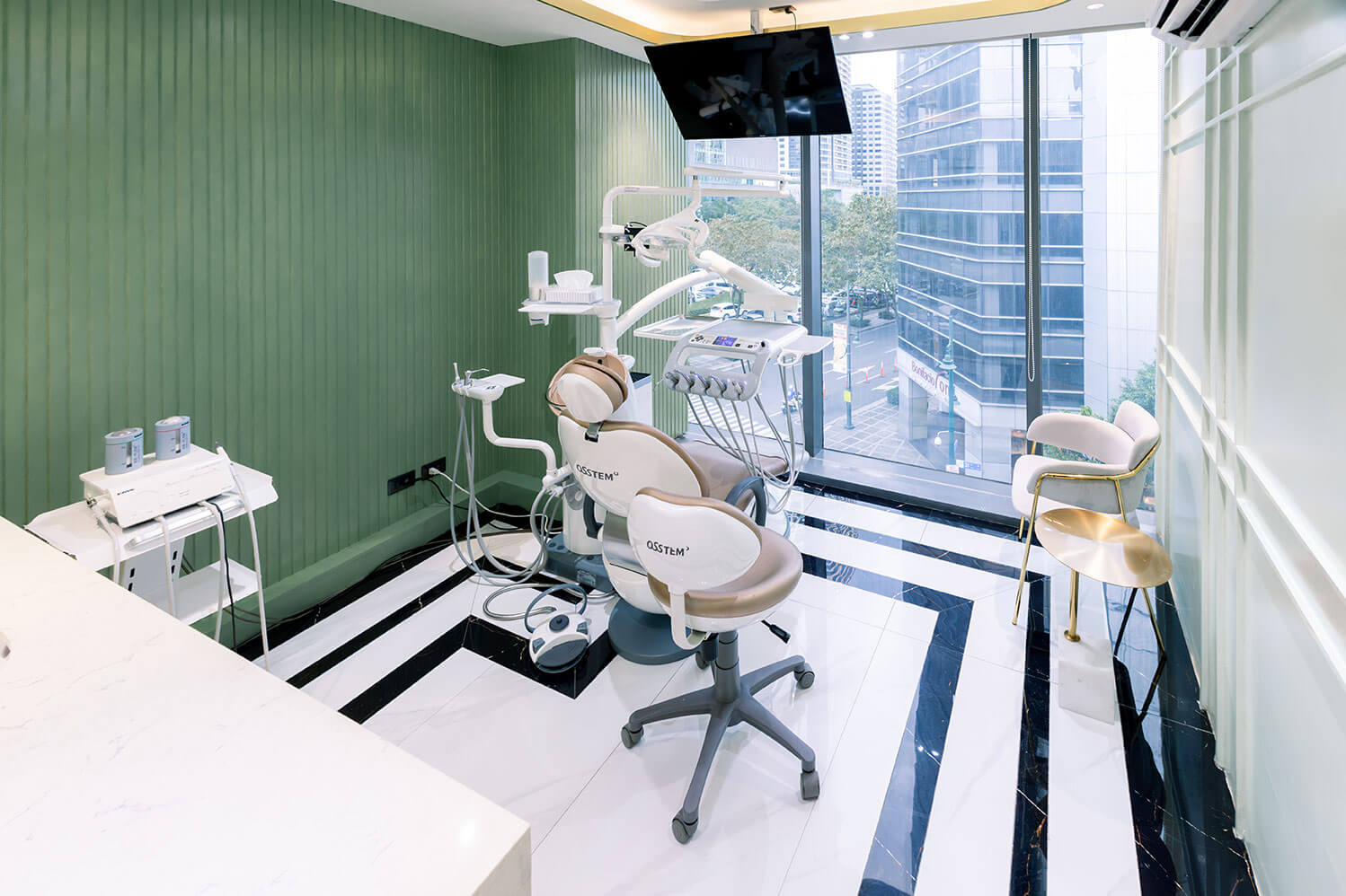 Bonifacio Stopover Treatment Room